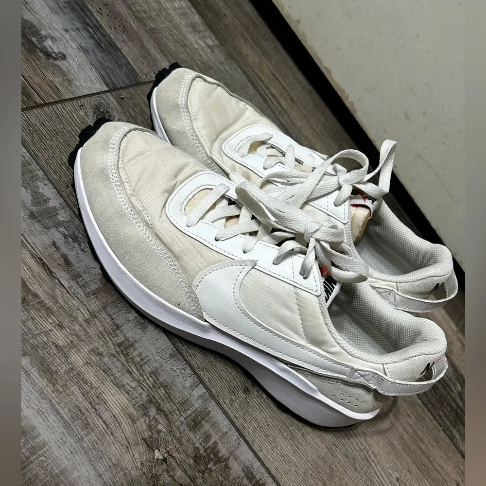 Nike Sneakers in White Waffle Debut sneaker shoes